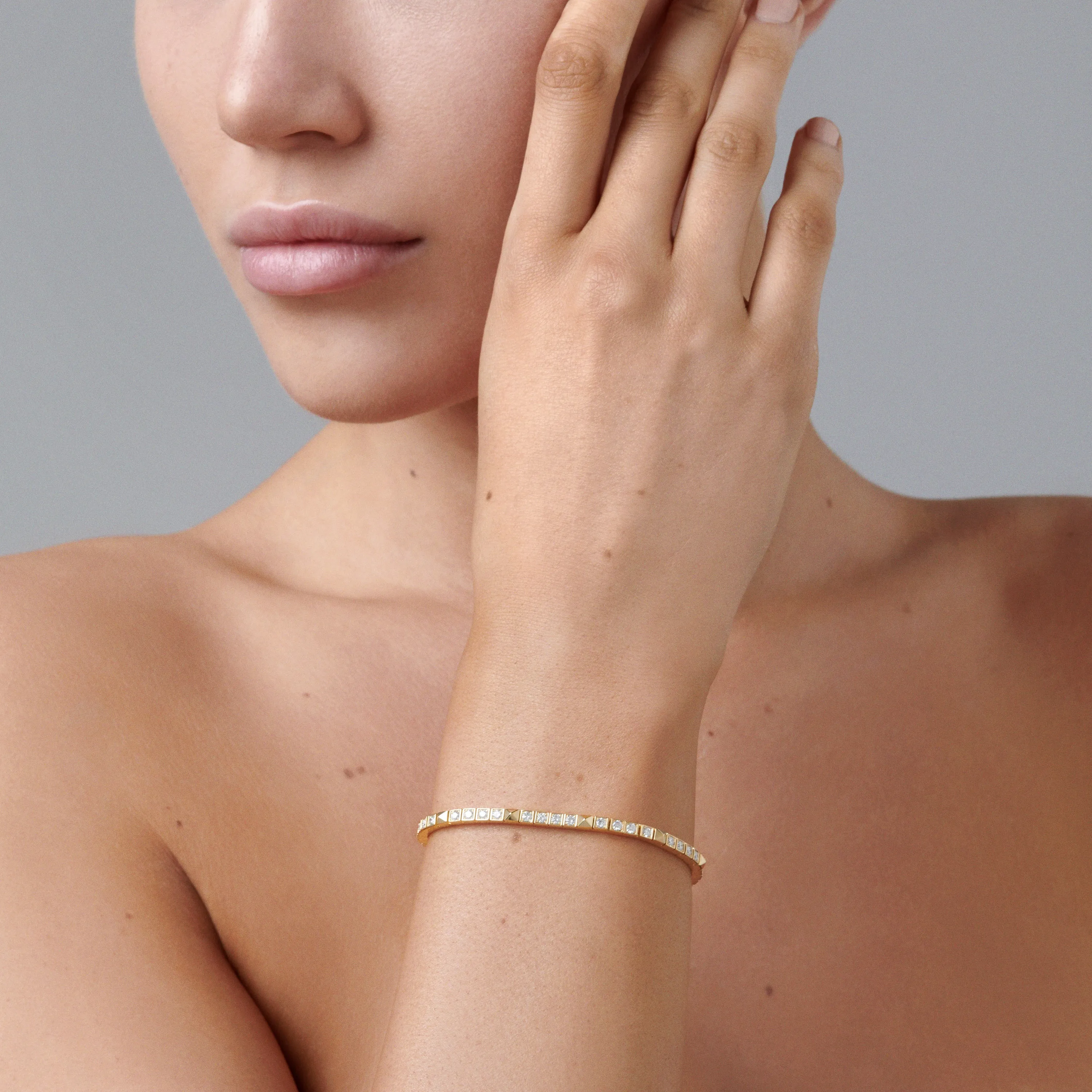 R.08® Une Diamond Bracelet | Yellow Gold