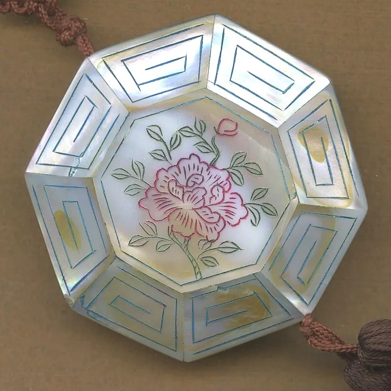 Vintage mother of pearl inlaid etched and painted pendant bead. 43x10mm. China export 1970's. b15-mop108e