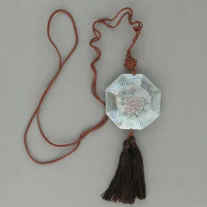 Vintage mother of pearl inlaid etched and painted pendant bead. 43x10mm. China export 1970's. b15-mop108e