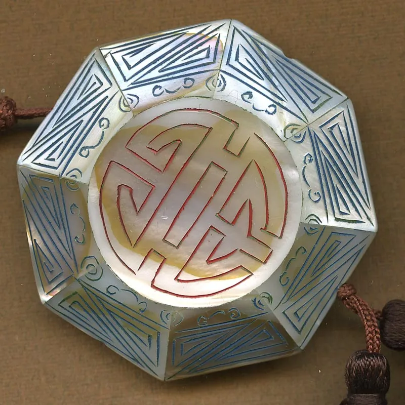 Vintage mother of pearl inlaid etched and painted pendant bead. 43x10mm. China export 1970's. b15-mop108e